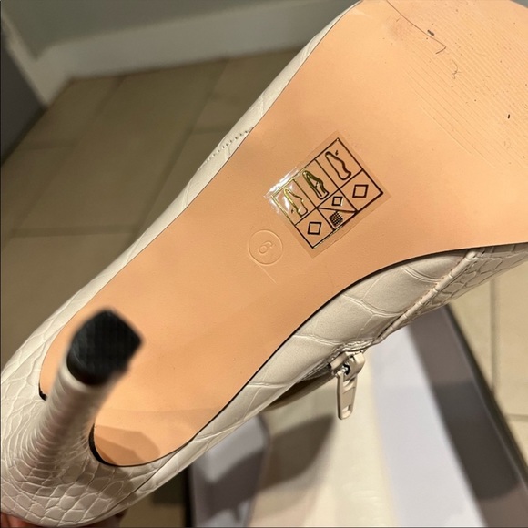 White PU croc point Toe flare high heeled knee boots - Picture 4 of 8